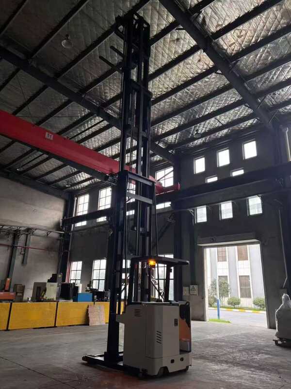 Three-way Forklift, For Warehouses/etc., 1500kg + 10m Capability
